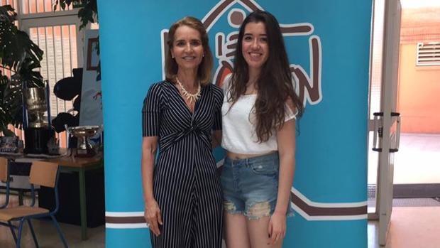 Celia Morales junto a la directora del Instituto La Orden