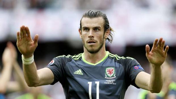 Bale, durante un partido con su selección.