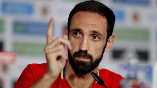 Juanfran, durante una rueda de prensa.