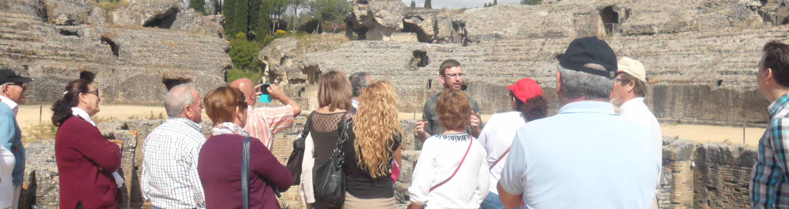 Uno de los grupos visitó las ruinas de Itálica en Santiponce