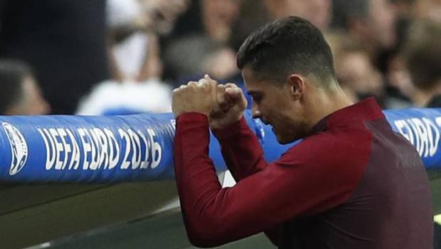 Cristiano Ronaldo celebra la victoria de su selección.