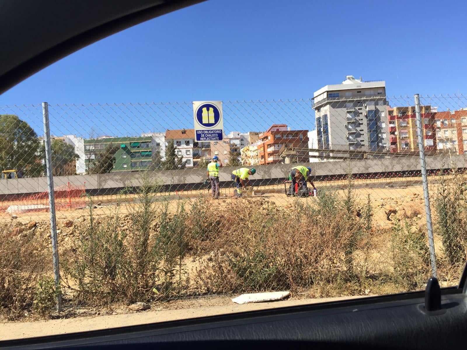 Operarios trabajando ayer en las obras de la estación