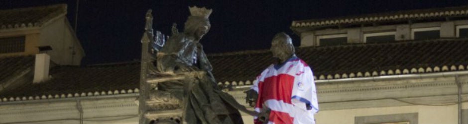 Colón, con la camiseta del Granada CF, adquirido recientemente por un grupo inversor chino