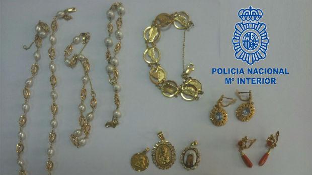 Detenida por robar joyas a su cuñada valoradas en 6.000 euros