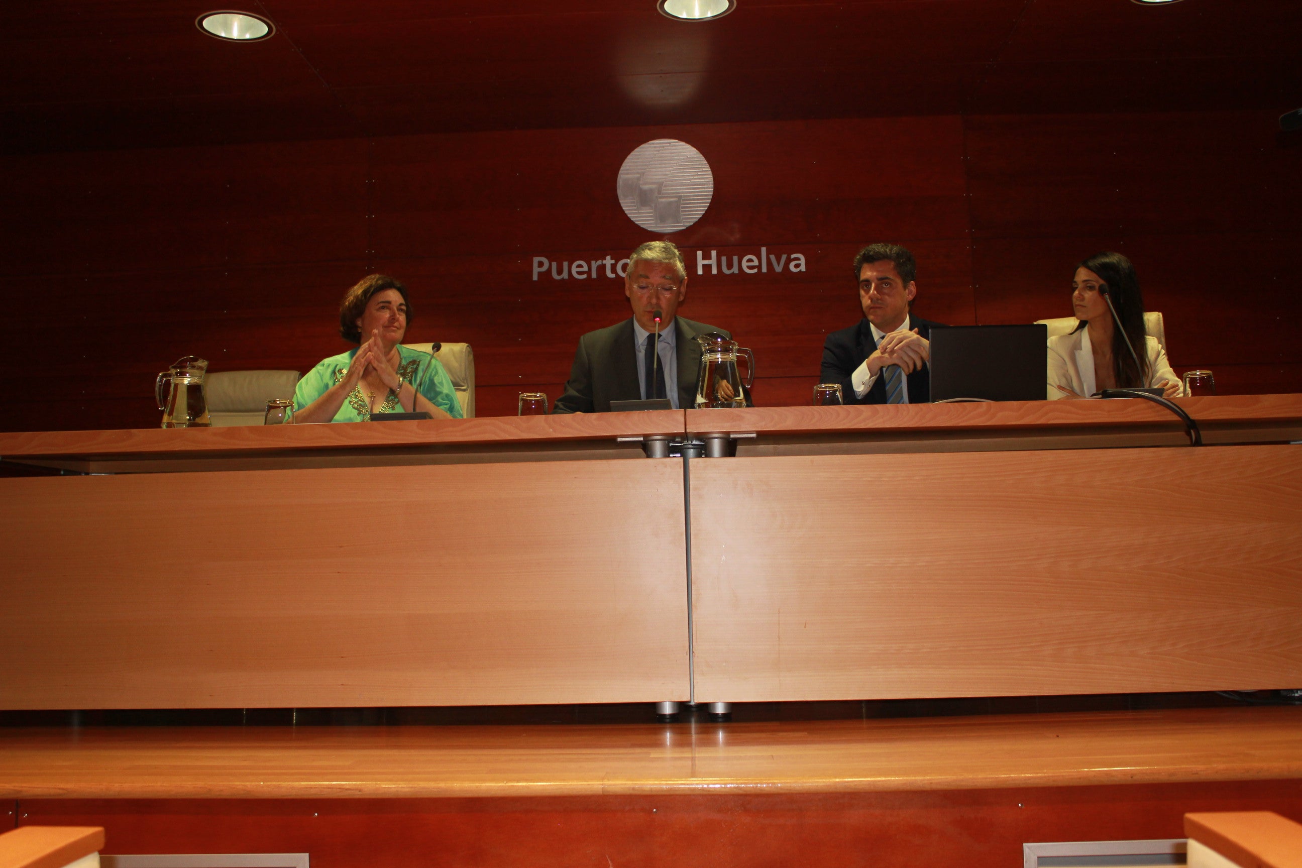 Los responsables del Puerto de Huelva en la presentación del estudio