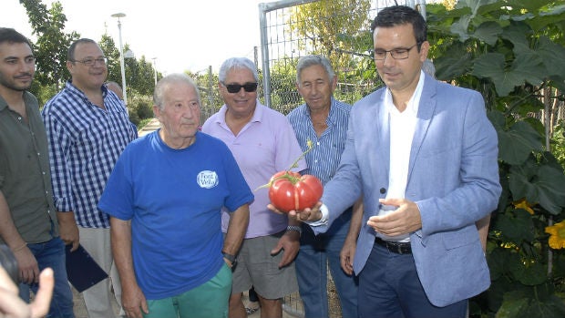 El PSOE cumple 100 días de «autobombo» en Granada