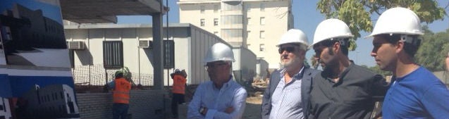 Juan Manuel López y Juan Luis Belizón han visitado del obras del IES Fernando Quiñones