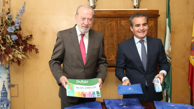 El presidente de la Diputación, Rodríguez Villalobos y director territorial de CaixaBank, Rafael Herrador