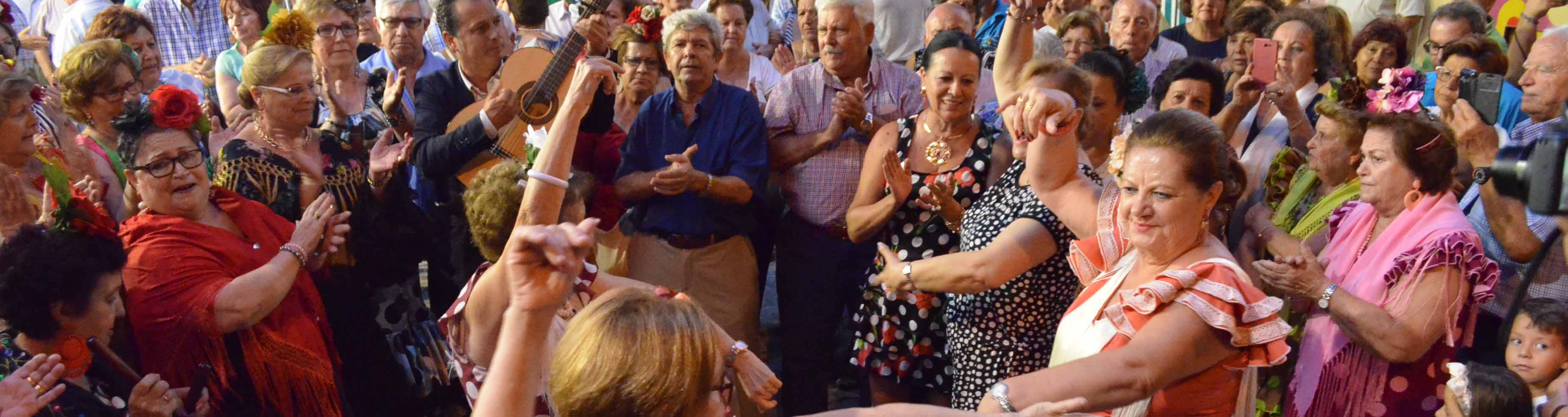 La fiesta comenzó en Utrera es el alumbrado de la portada/ S.C.