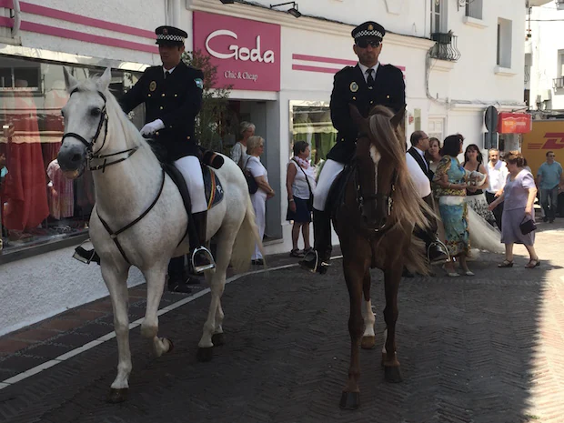 Escolta a caballo de la Policía Local de Marbella en la boda investigada / ABC
