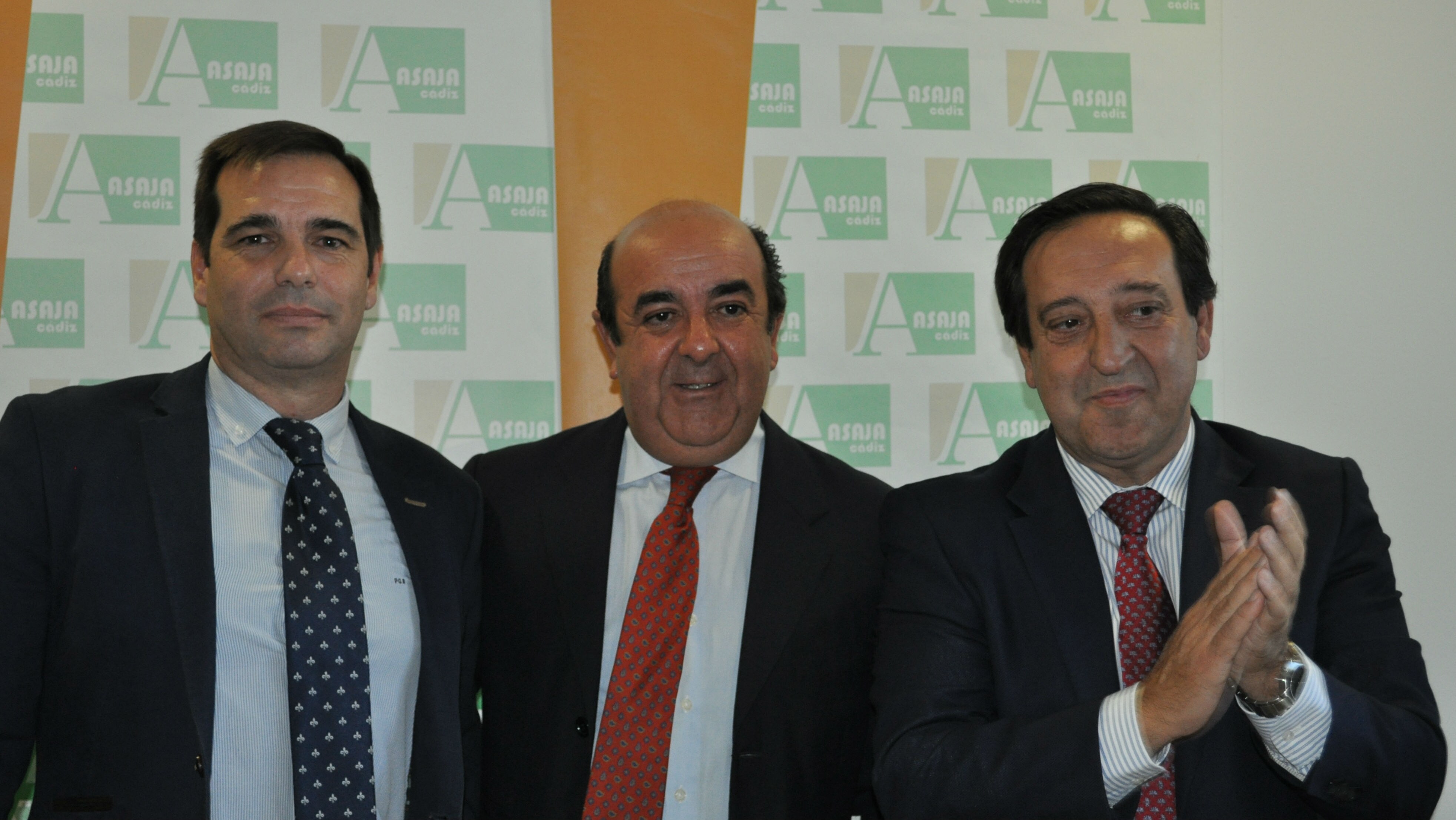 Pedro Gallardo, Manuel Vázquez y Pedro Barato posan tras el relevo en Asaja-Cádiz