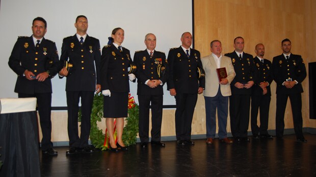 Agentes condecorados con la Cruz al Mérito Policial