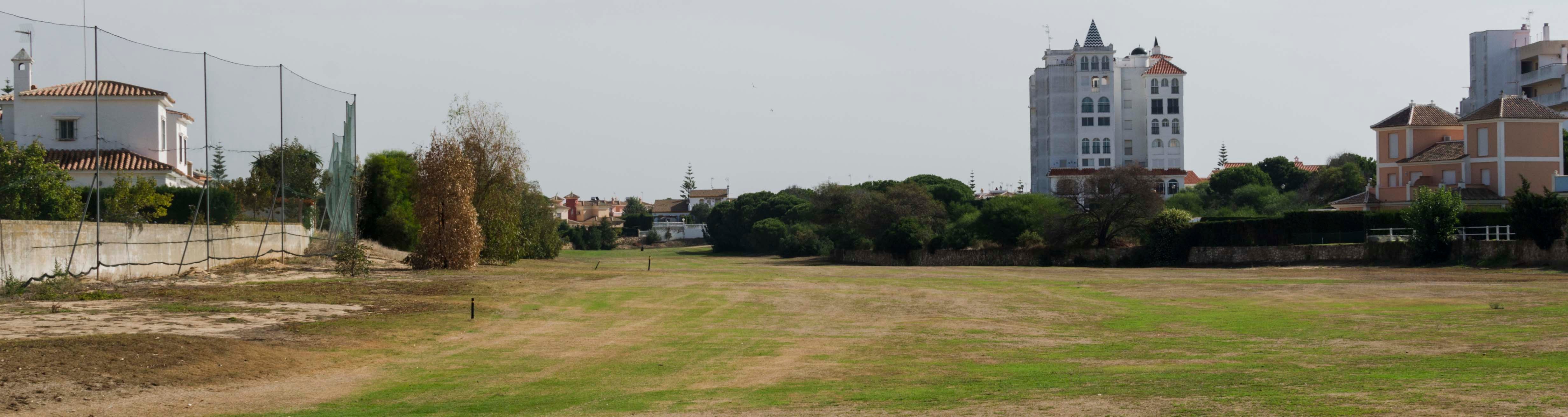 Estado en el que se encuentra el cesped del campo de golf de Matalascañas.