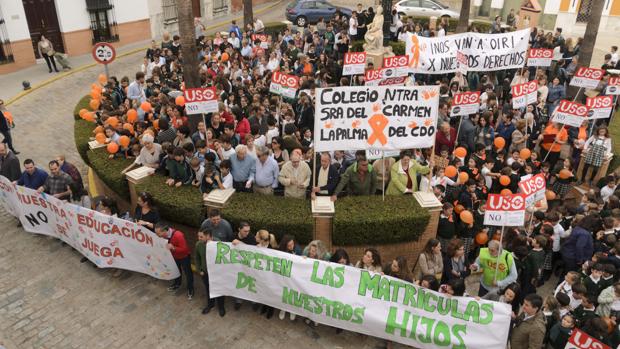 Padres en pie de guerra por el cierre de una unidad de infantil en un colegio de La Palma del Condado