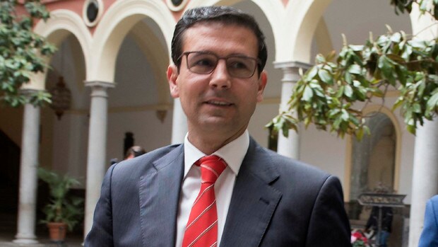 Francisco Cuenca, alcalde de Granada, fue delegado de la Consejería de Economía