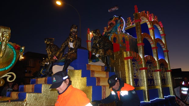 Los Bomberos de Dos Hermanas irán a pie en la Cabalgata de Reyes Magos pese a las críticas suscitadas