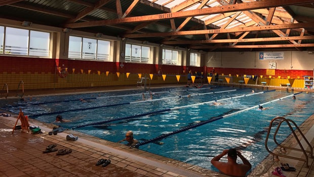 Piscina cubierta del complejo deportivo Ramón y Cajal / ABC