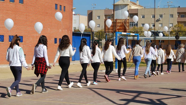 Estudiantes durante el acto de conmemoración