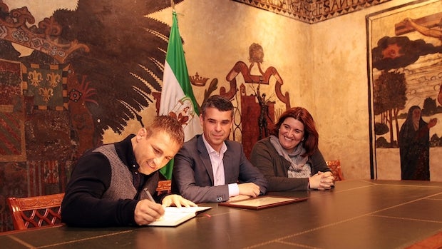 Una edil de Marbella coloca como asesores a su novio y su suegra