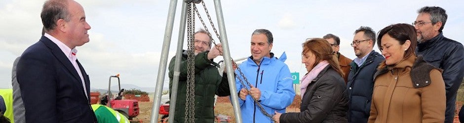 Autoridades en la primera piedra de la nueva fase / ABC