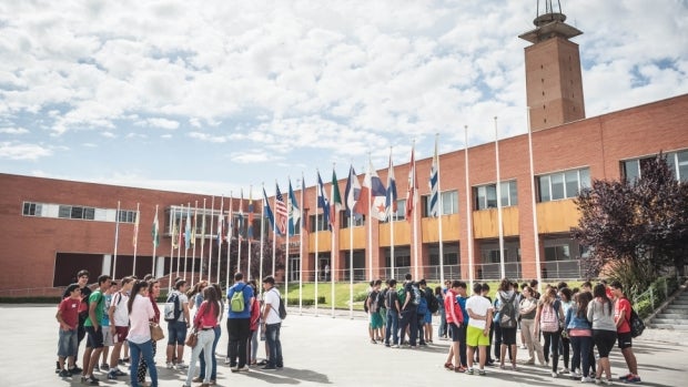 Los estudiantes de Alcalá tienen pocas opciones de transporte público para ir a la Olavide