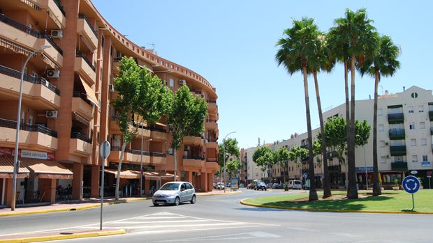 Bloques de pisos en una avenida de Dos Hermanas