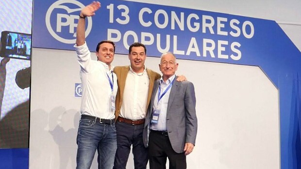 Amat, tras la reelección, junto a García y Moreno Bonilla