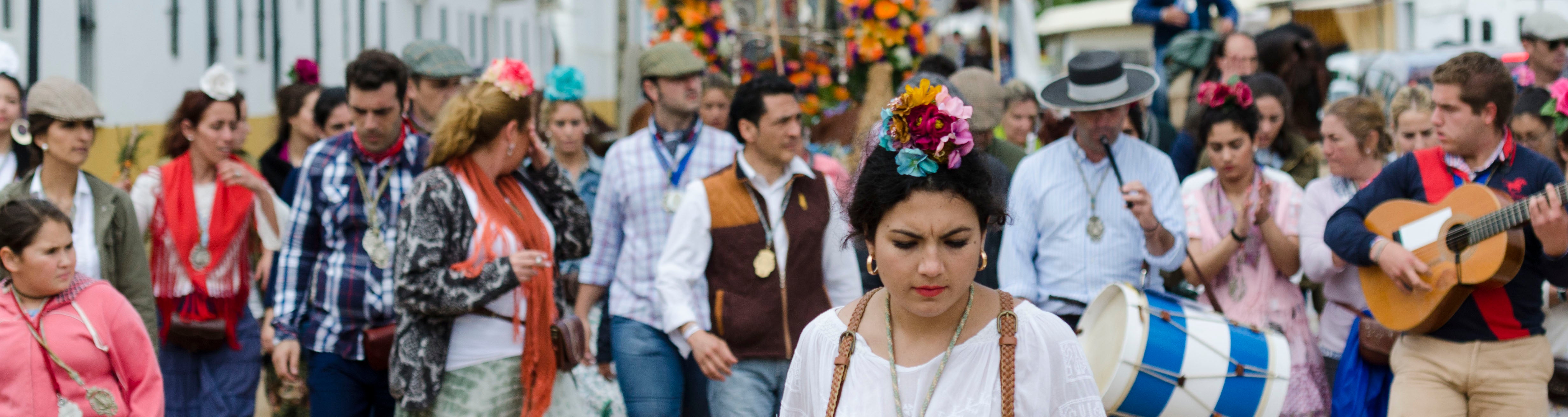 La Hermandad de Umbrete llega a la aldea tras el duro camino de la Romería del Rocío 2016