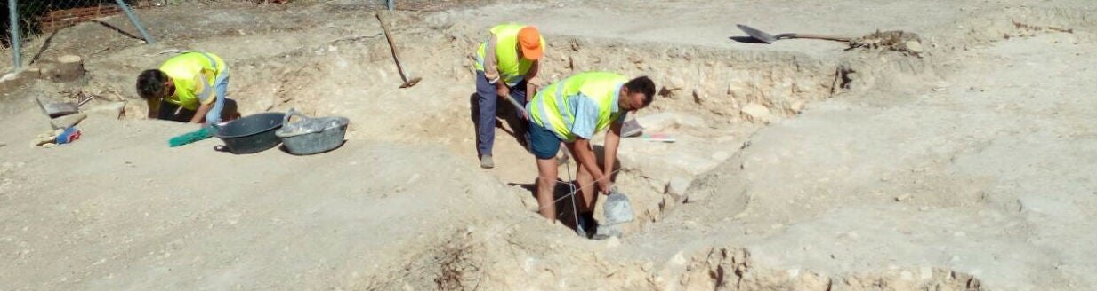 Muro del anfiteatro descubierto durante la primera cata arqueológica