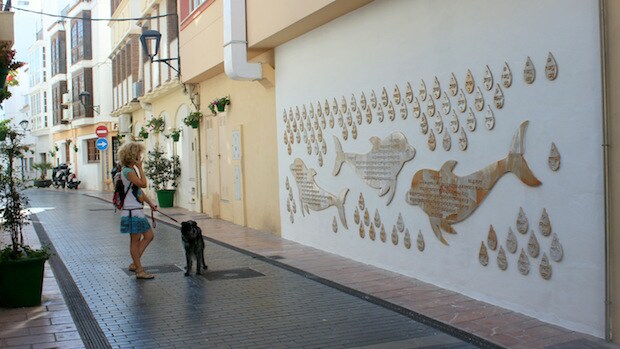 Mural en braille en la calles de Estepona