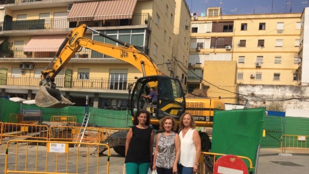 Responsables del PP de Alcalá han visitado las obras de la Plaza del Paraíso/ABC