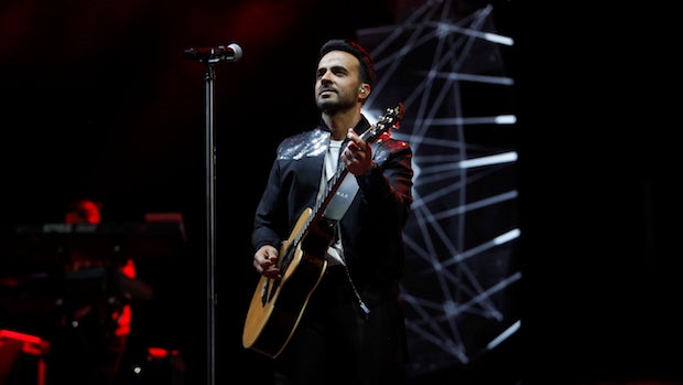 El romanticismo carnal de Luis Fonsi en Marbella