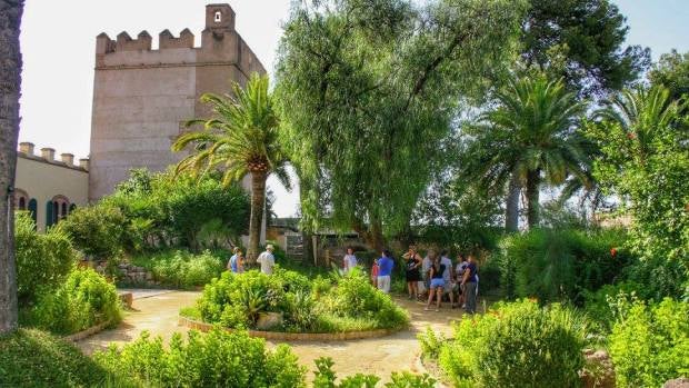 El Patio de Armas del Castillo está ocupado por un jardín de inspiración inglesa creado por Bonsor