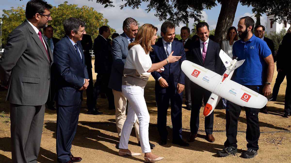 El primer dron controlado a través de un móvil con tecnología 4G llega a Utrera