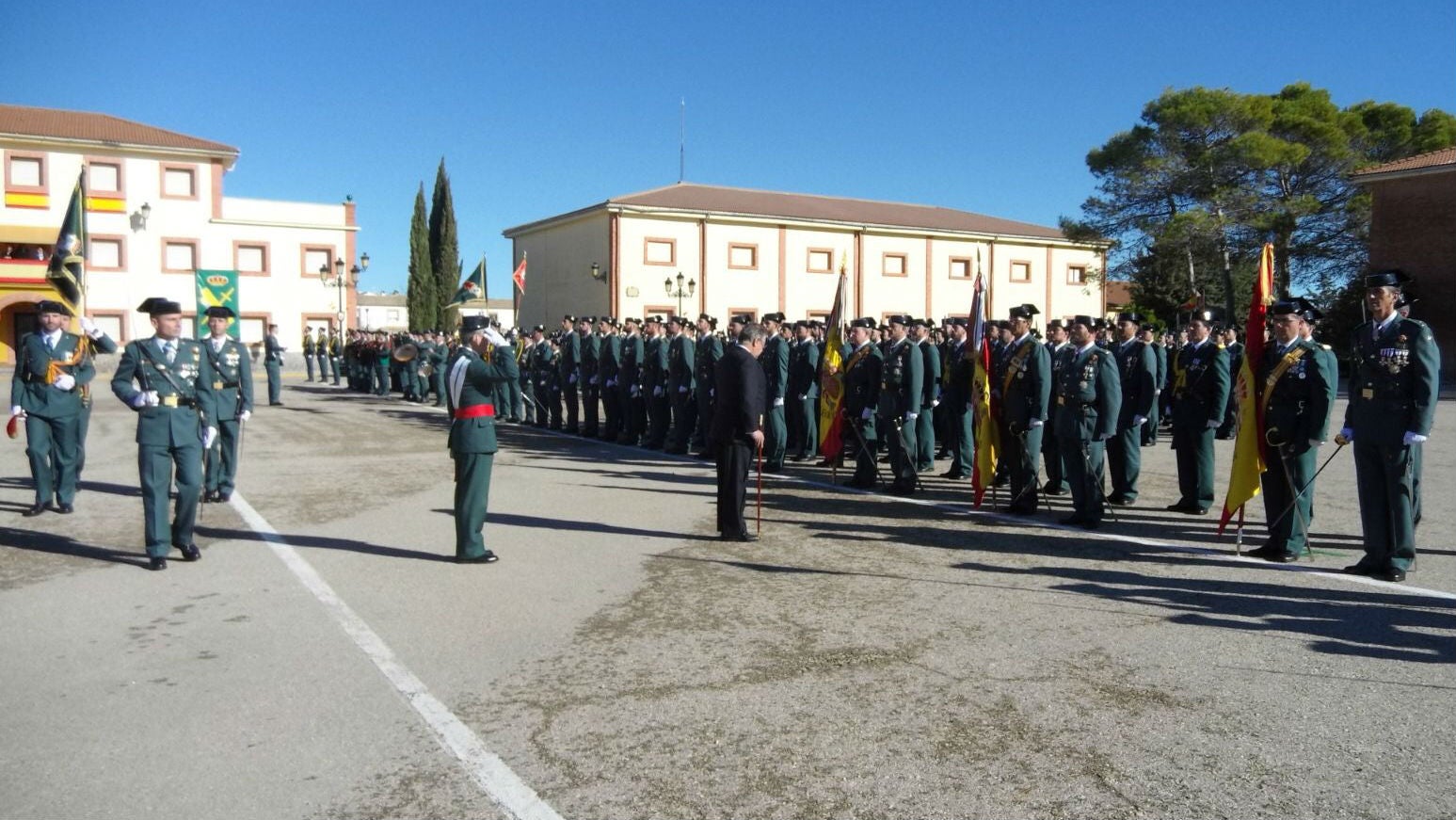 Zoido califica de héroes en la jura de bandera de Baeza a los agentes asesinados en Teruel