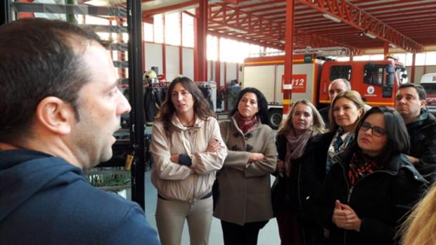 La secretaria regional del PP ha visitado el Parque de Bomberos de Alcalá para conocer su situación