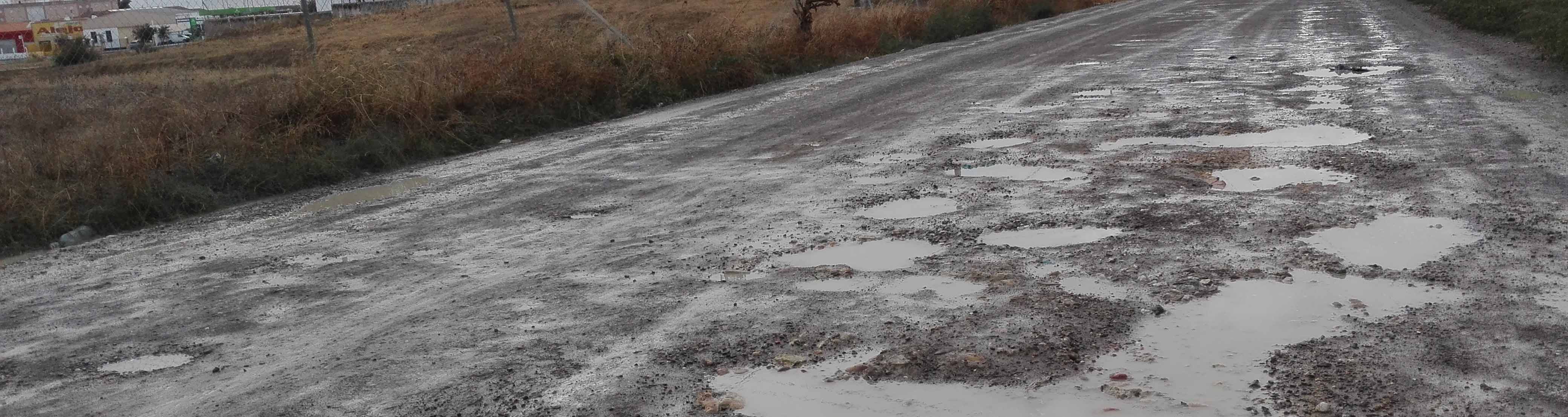 Con las lluvias, el camino de Molares se convierte en una vía impracticable