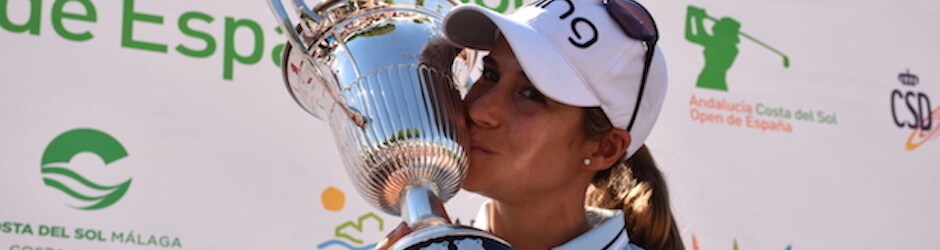 La golfista marbellí Azahara Muñoz tras ganar uno de los torneos femeninos celebrados en Marbella