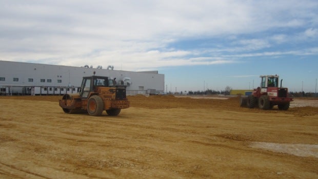 Comienza la construcción de la nueva planta de la aeronáutica Sofitec en Carmona