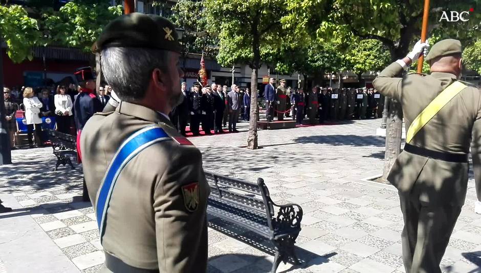 El Ejército rinde homenaje ante Daoíz a los héroes de la Independencia en la plaza de la Gavidia de Sevilla