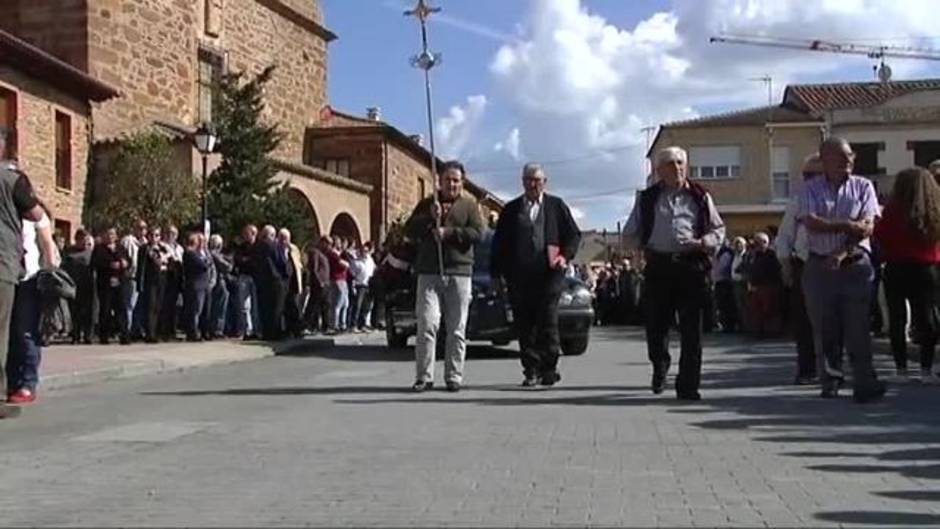 Último adiós a la joven Leticia Rosino en un multitudinario entierro en Tábara