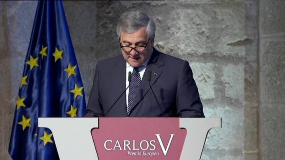 El rey entrega el premio Carlos V a Antonio Tajani