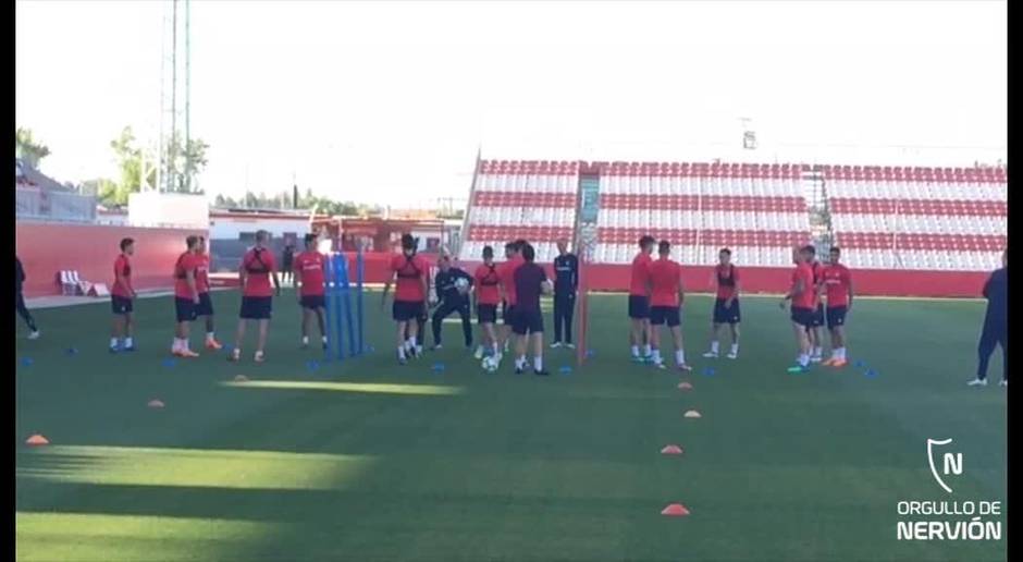 Jesús Navas se entrena con el grupo de cara al Betis-Sevilla