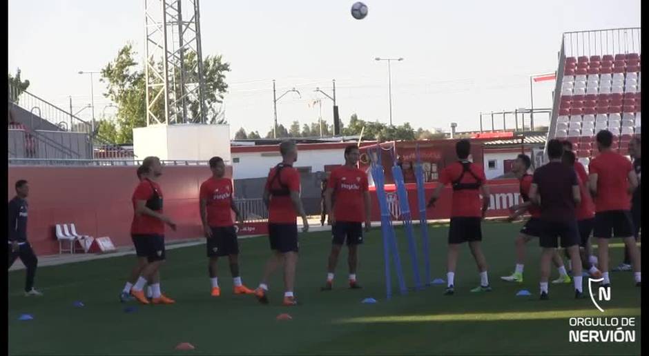 Buen ambiente en la sesión del Sevilla FC a dos días del derbi