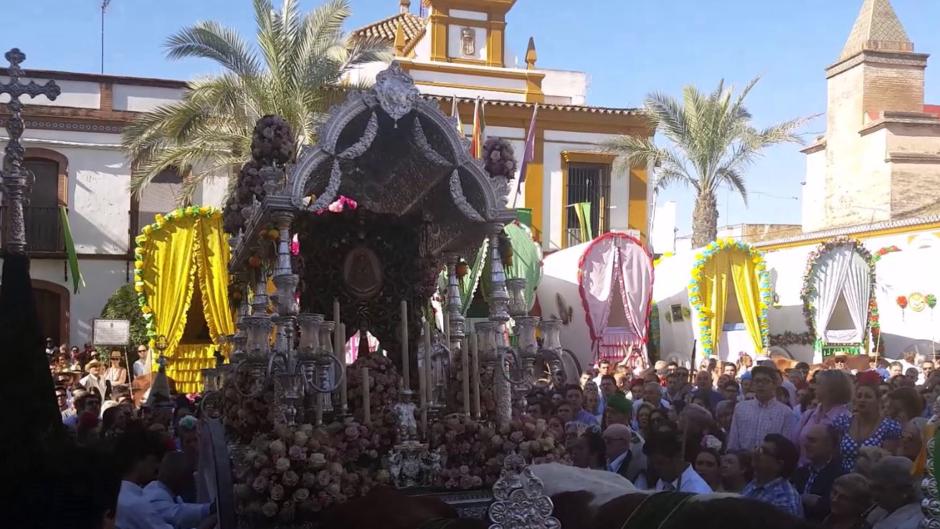 Rocío 2018: la devoción y alegría de la Hermandad de Gines en su salida hacia la aldea