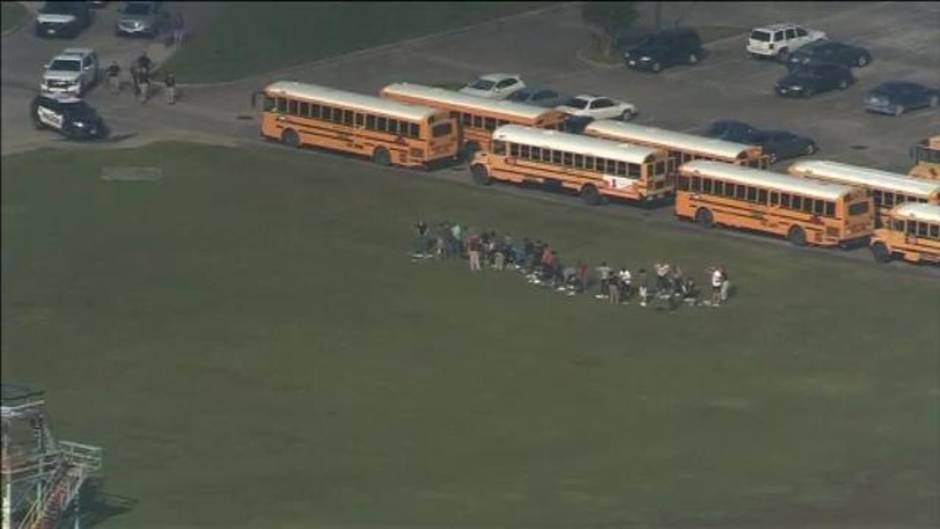 Al menos 8 muertos en un tiroteo en un instituto de Santa Fe (EEUU)