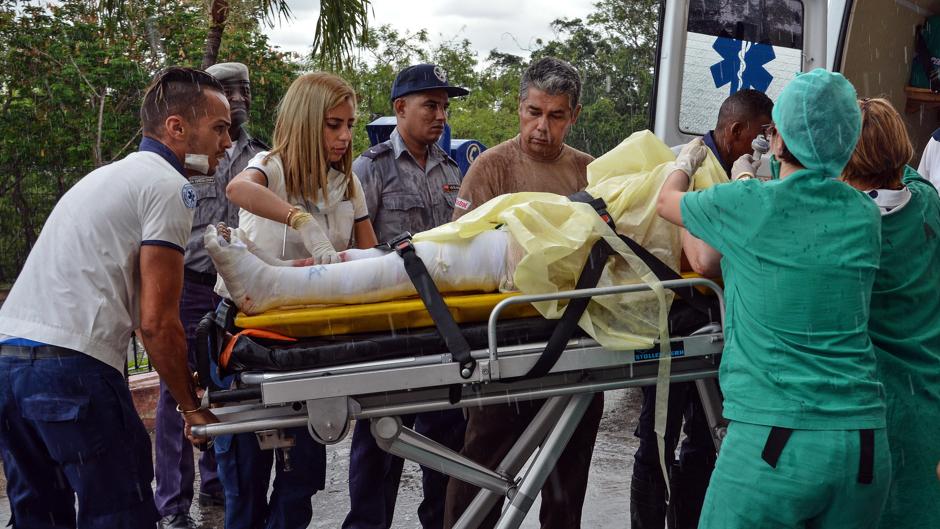 Tres supervivientes de accidente aéreo en La Habana siguen graves pero estables