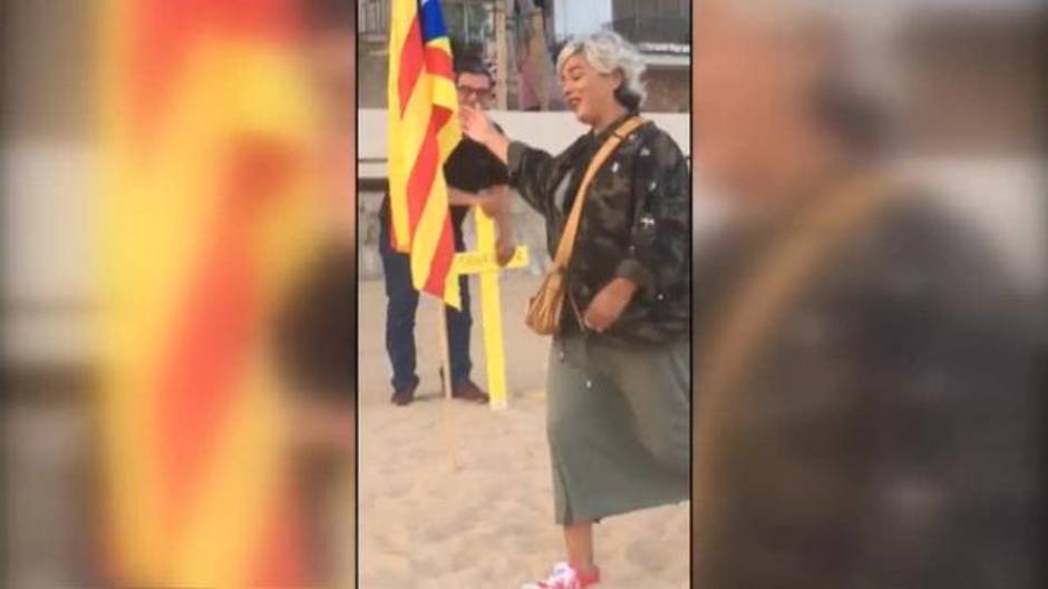 Vecinos de Canet de Mar, intimidados e insultados por tratar de quitar símbolos independentistas