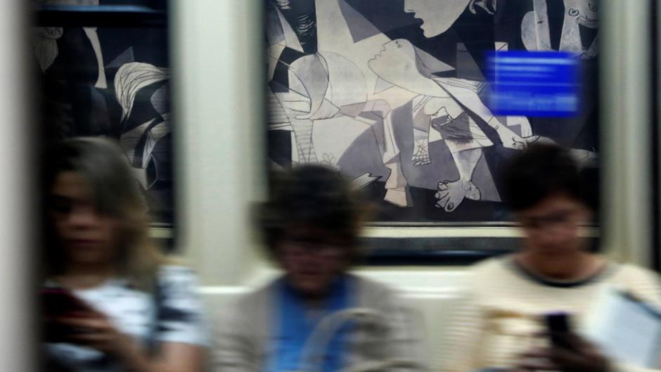 Cómo pintar el Guernica en un día en el Metro de Atocha