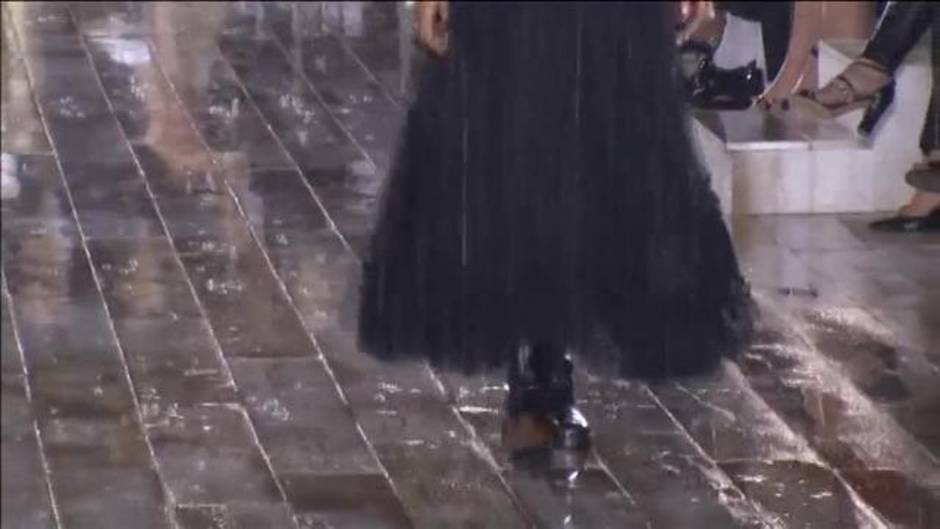 Desfile bajo la lluvia